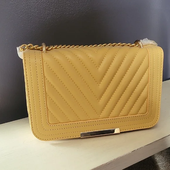 Yellow Quilted Shoulder Bag With Gold Chain Strap - Picture 1 of 3